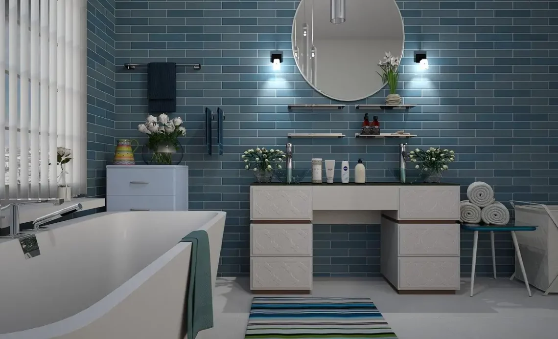 Une salle de bain moderne aux couleurs bleu et blanche