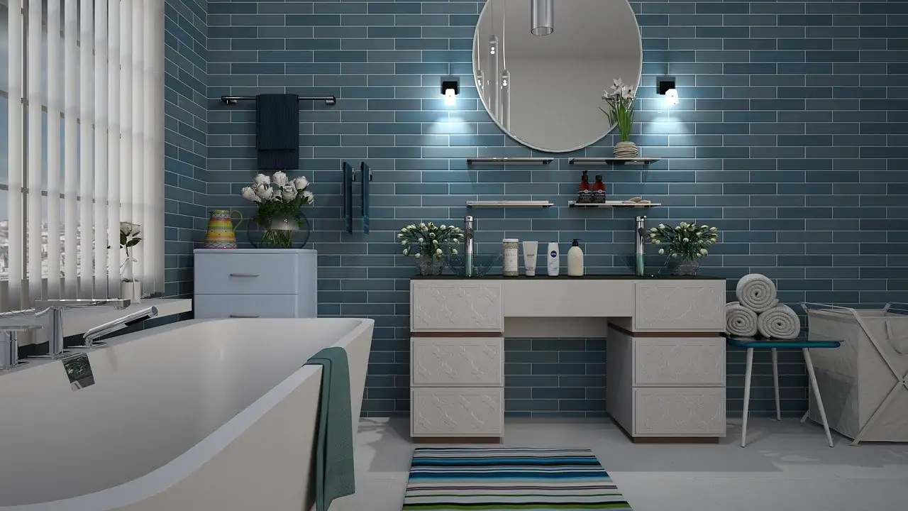 Une salle de bain moderne aux couleurs bleu et blanche