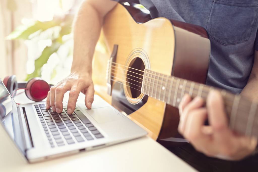 apprendre jouer de la guitare